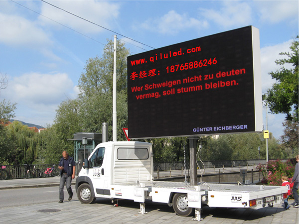 鄰社車載屏高清LED全彩顯示屏